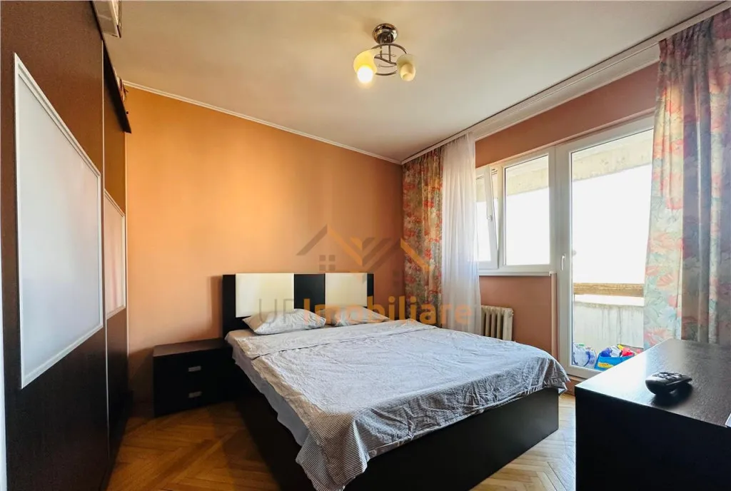 Apartament 3 camere etaj 7/8 zona rogerius strada stef