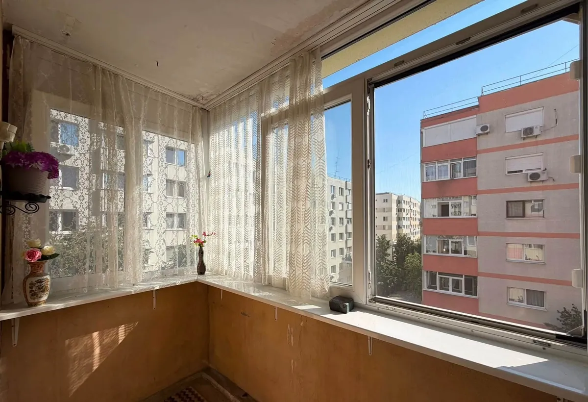 Teiul Doamnei apartament 2 camere an 1984