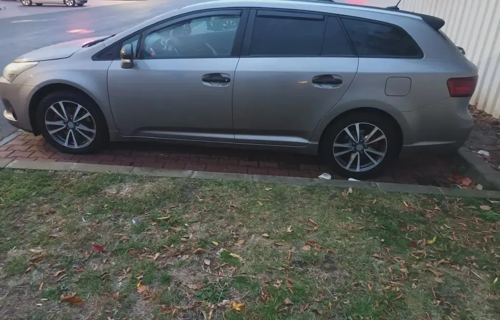 Toyota Avensis facelift 2014 7 800 eur