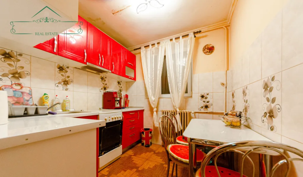 Apartament decomandat cu 2 camere zona Calea Romanilor Ara