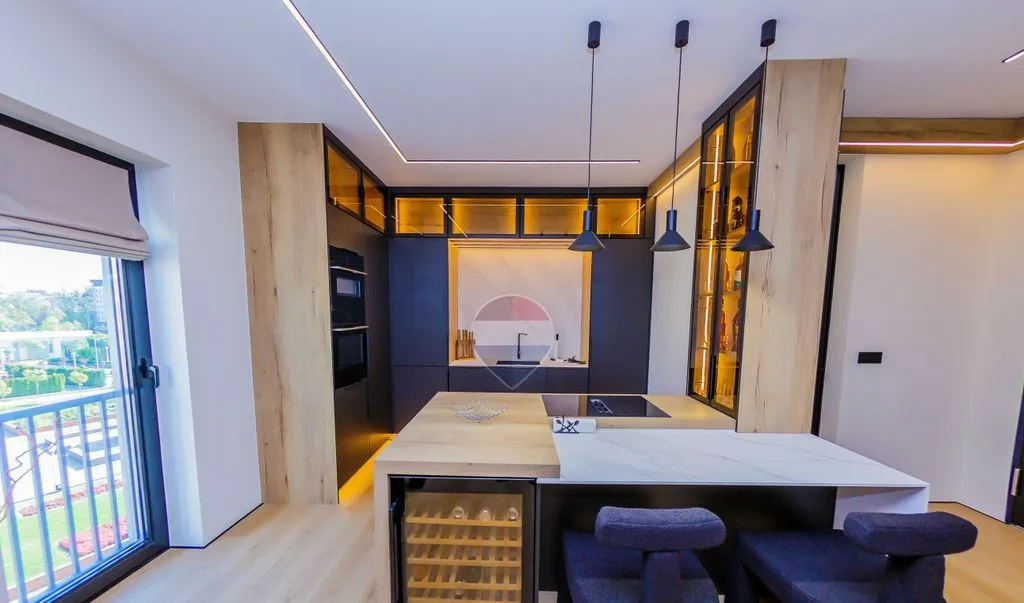 Penthouse exclusivist ultracentral 146 mp utili terasa 36 mp