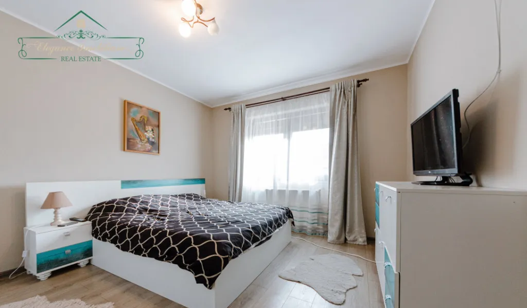 Casa/Vila individuala moderna cu 4 Camere Loc Vladimire