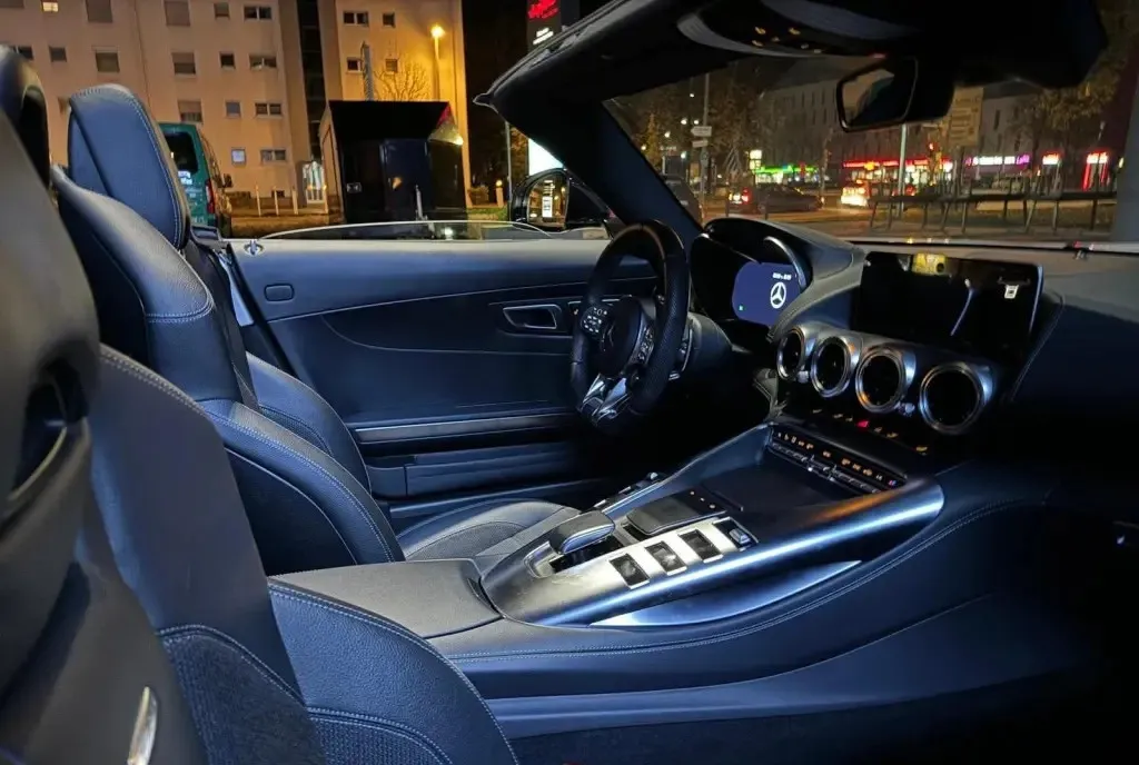 Mercedes-AMG GT Roadster 2019 V8 biturbo 476 CP cabrio 83 000 eur