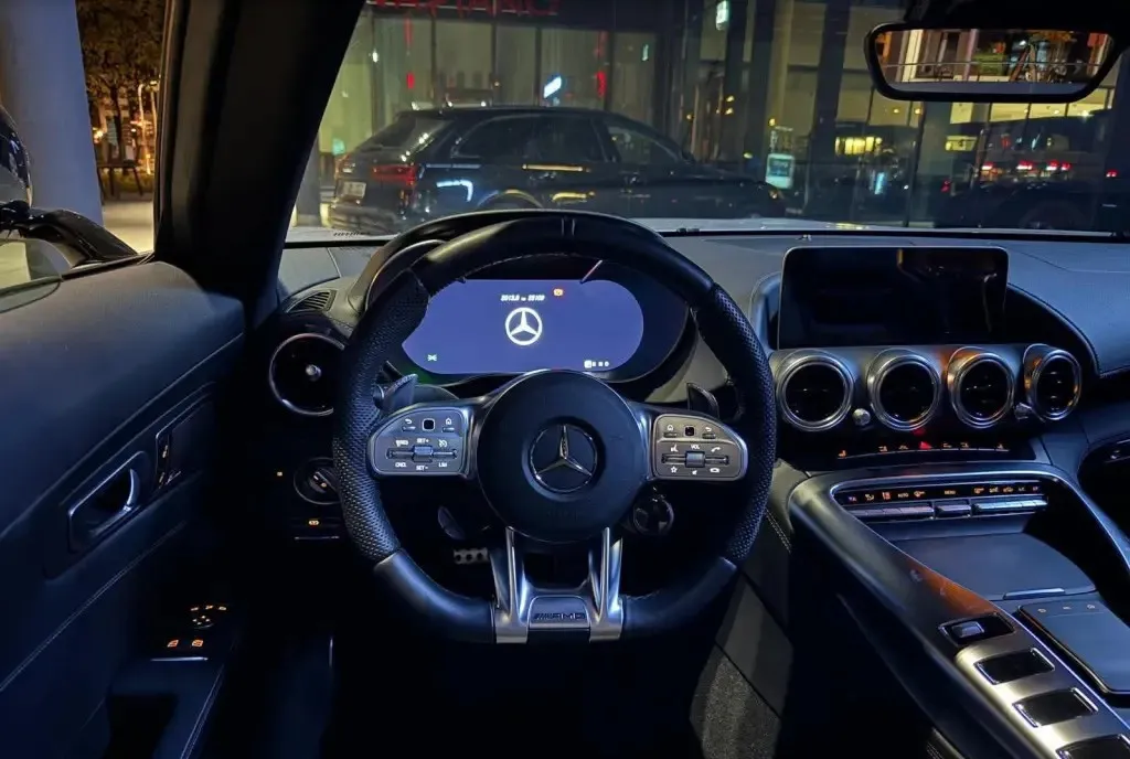 Mercedes-AMG GT Roadster 2019 V8 biturbo 476 CP cabrio 83 000 eur