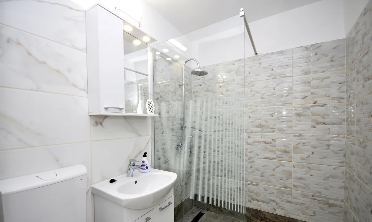 Crangasi bd Constructorilor Auchan 10 min metrou apartament 2 camere