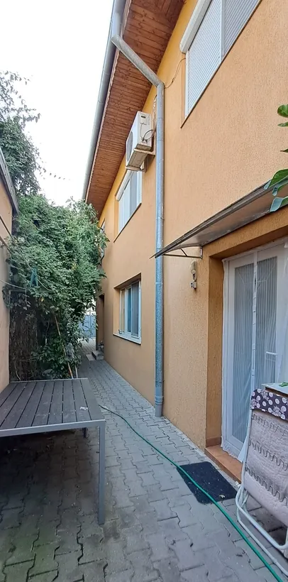 Casa primitoare zona Bld Ferdinand Gara de Est curte proprie si parcare