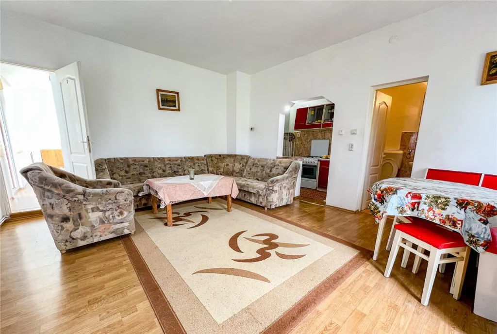 Film Vila pe 7 camere servicii rezidential turism in Co
