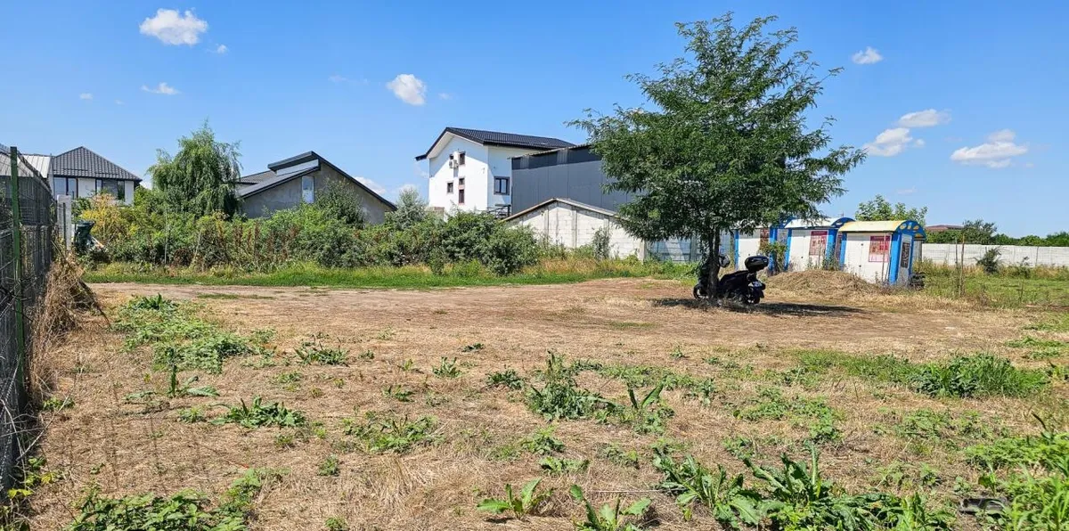 Bragadiru str Dunarii curte 530 mp intre case semistradal