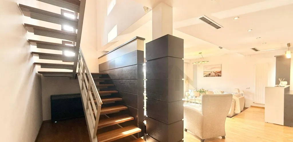 Duplex spatios/5 camere/4 balcoane/ 2 garaje/ herastrau