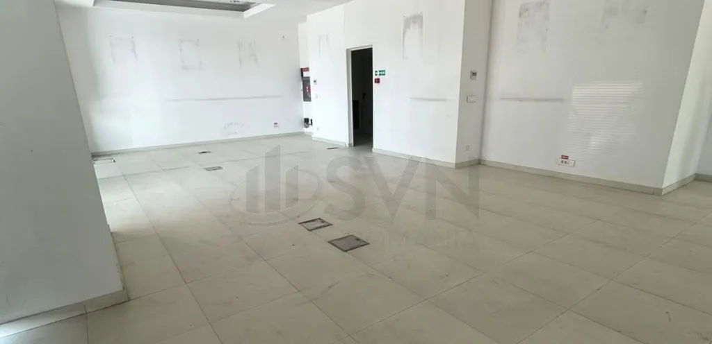 Spatiu comercial l 158 mp utili l Vitrina 20 ml
