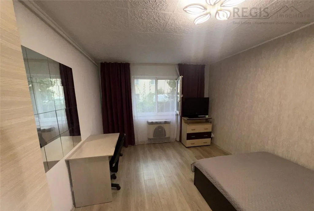 Garsoniera de renovata parter zona Tractorul
