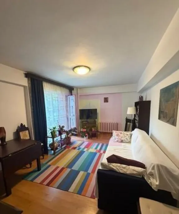 Vanzare spatiu comercial in zona Calea Vitan stradal bloc nou 2022