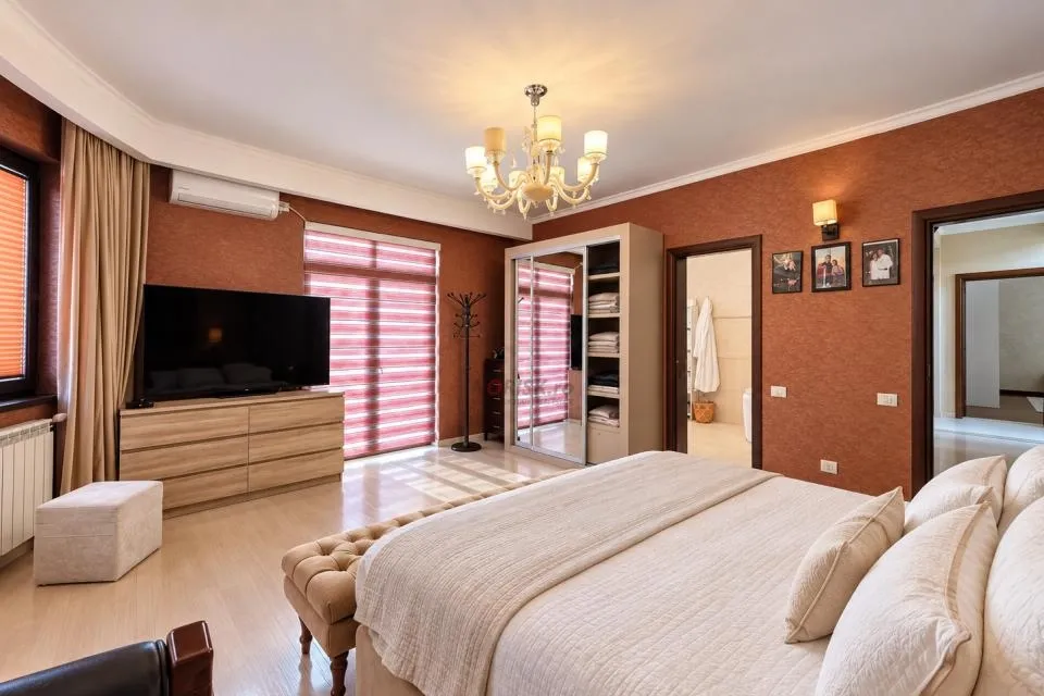 Proprietate exclusivista cu piscina garaj si teren de 900 mp