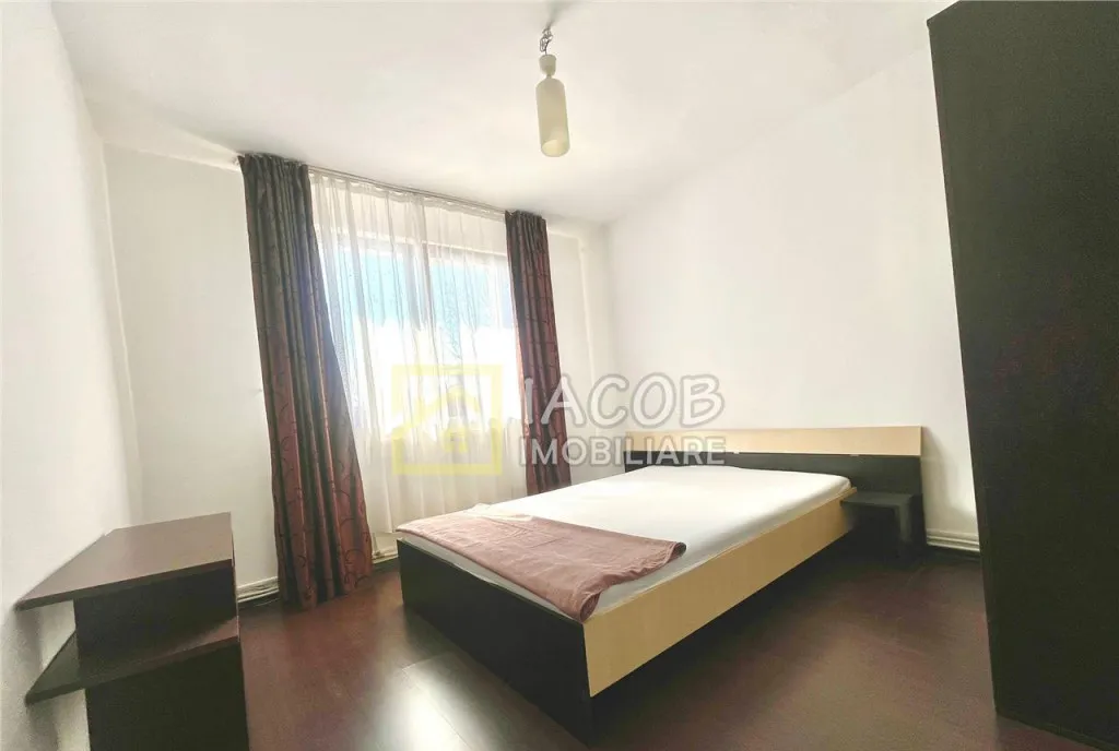 Apartament 3 camere decomandate strada Martir Horia Bacau