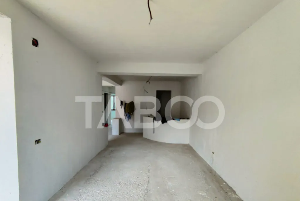 Casa tip duplex de vanzare 6 camere cu teren Sal