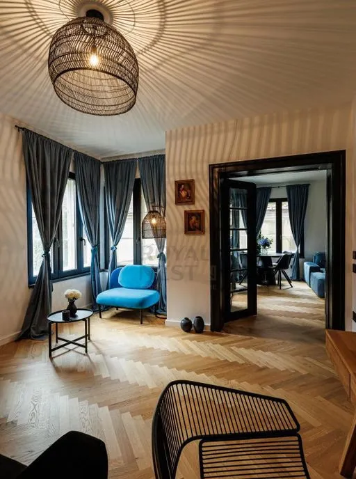 Apartament cu 3 camere 120 mp la casa in Centrul Istoric