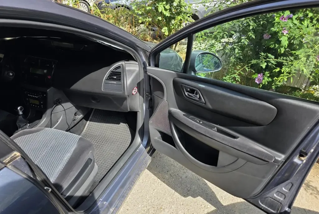 Citroen c4 1 6i 2005 1 700 eur