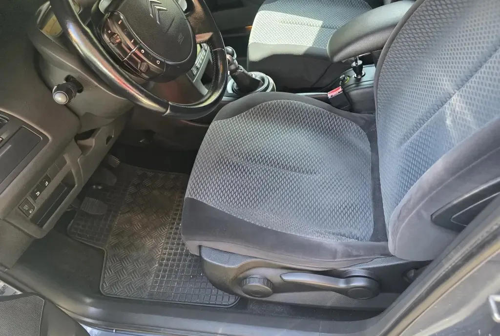 Citroen c4 1 6i 2005 1 700 eur
