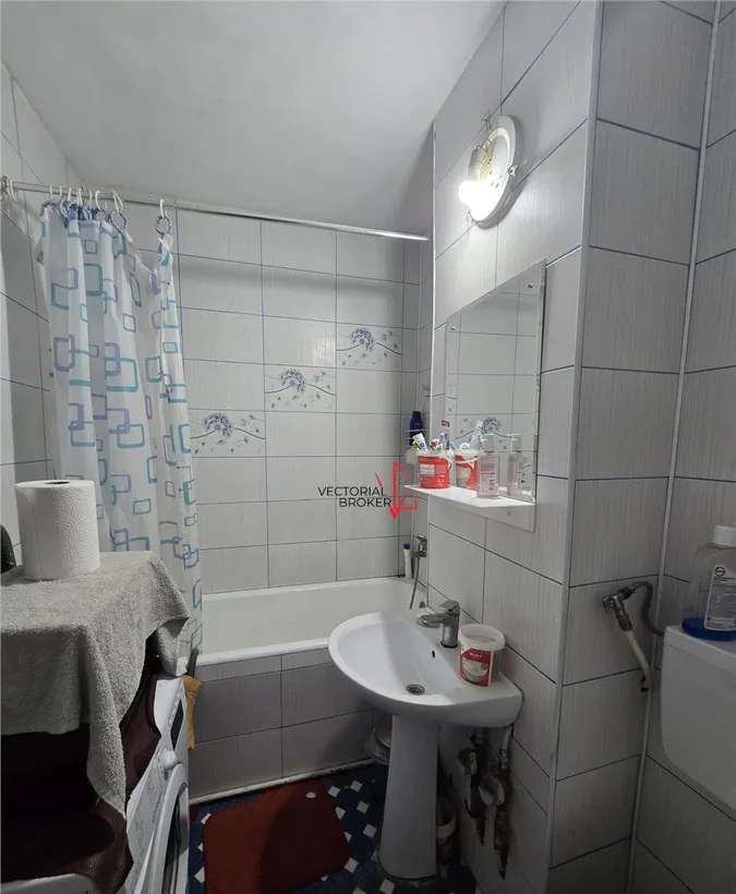Doamna Ghica Ion Berindei Decomandat etaj 3/10 in bloc reabilitat