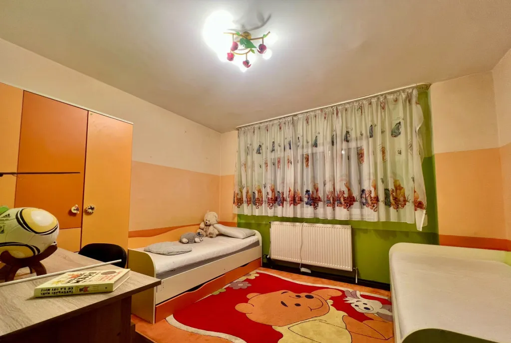 Apartament modern 3 camere etaj 2/4 73 mp utili Zona Lu