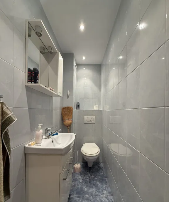Apartament cu 3 camere cu boxa si garaj etaj 2 Dambovita