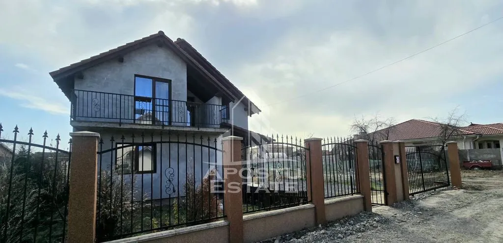 Casa de vanzare 4 camere Sanmihaiu Roman