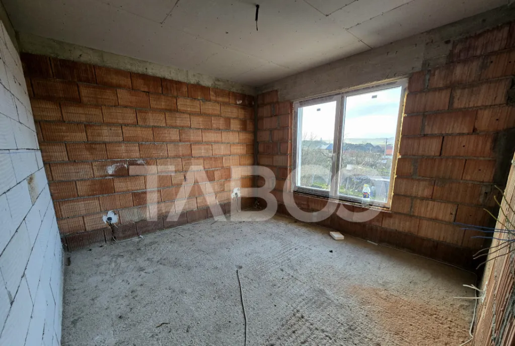 Casa tip duplex de vanzare 120 utili teren 300 mp Sura Mica