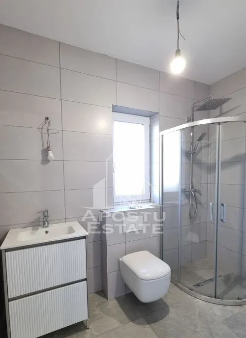 Jumatate de duplex de vanzare cu 3 camere si 2 bai Sag Timis