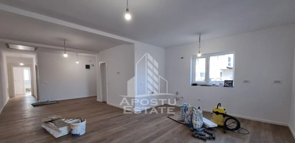 Jumatate de duplex de vanzare cu 3 camere si 2 bai Sag Timis