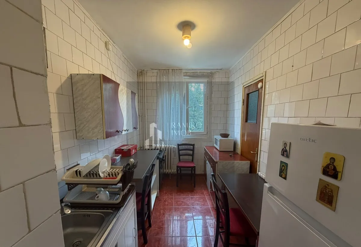 Apartament 3 camere 3 min metrou 1 Decembrie bloc anvelopat/ mobilat
