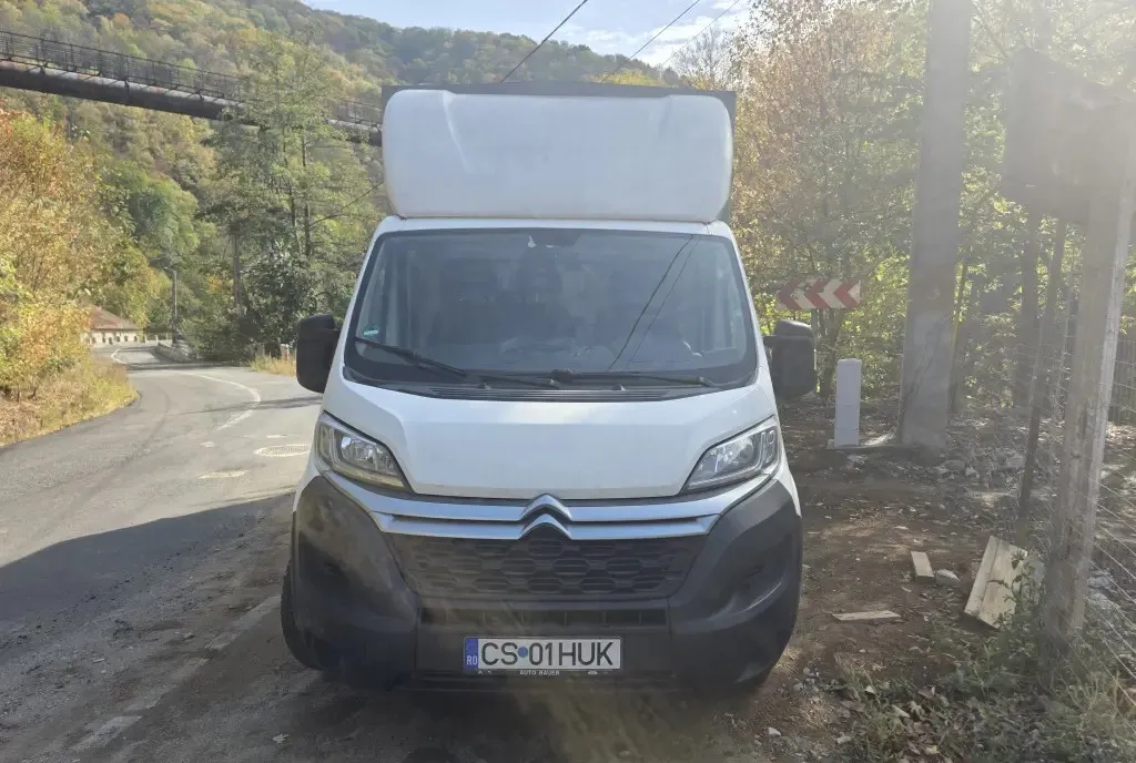 Camioneta Citroen Jumper cu prelata si lift 9 800 eur