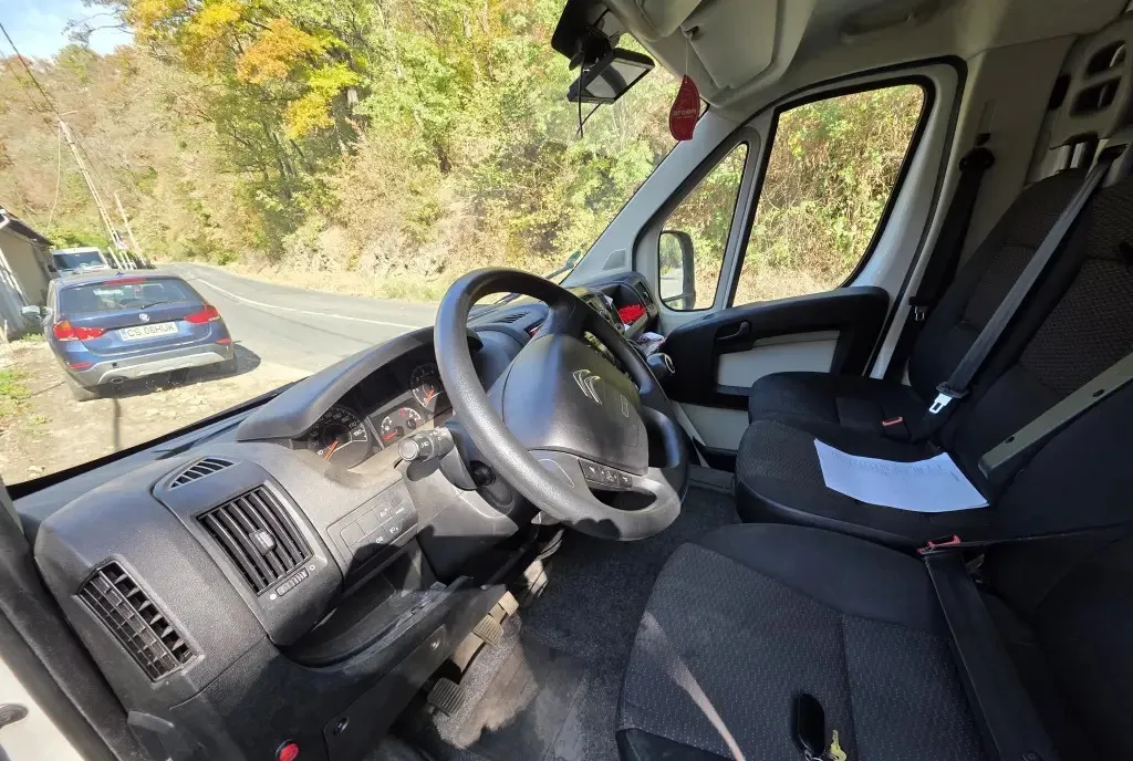 Camioneta Citroen Jumper cu prelata si lift 9 800 eur