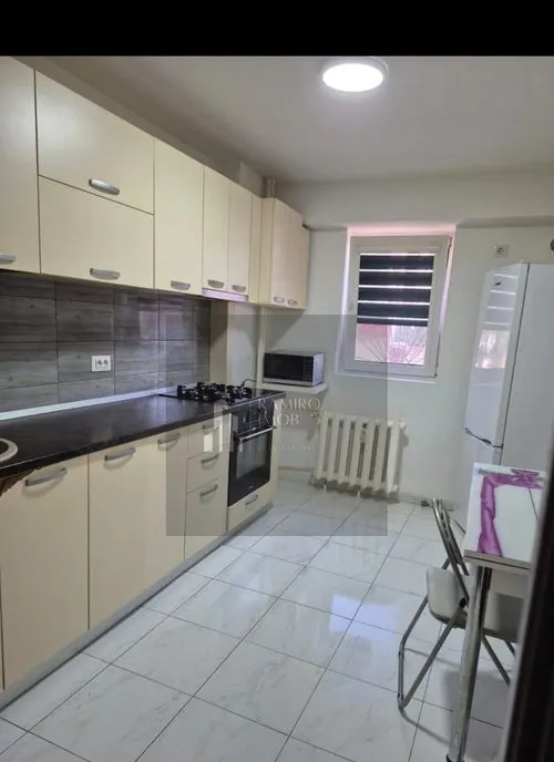 Apartament 2 camere decomandat 5 minute de metrou Aparatorii Patriei