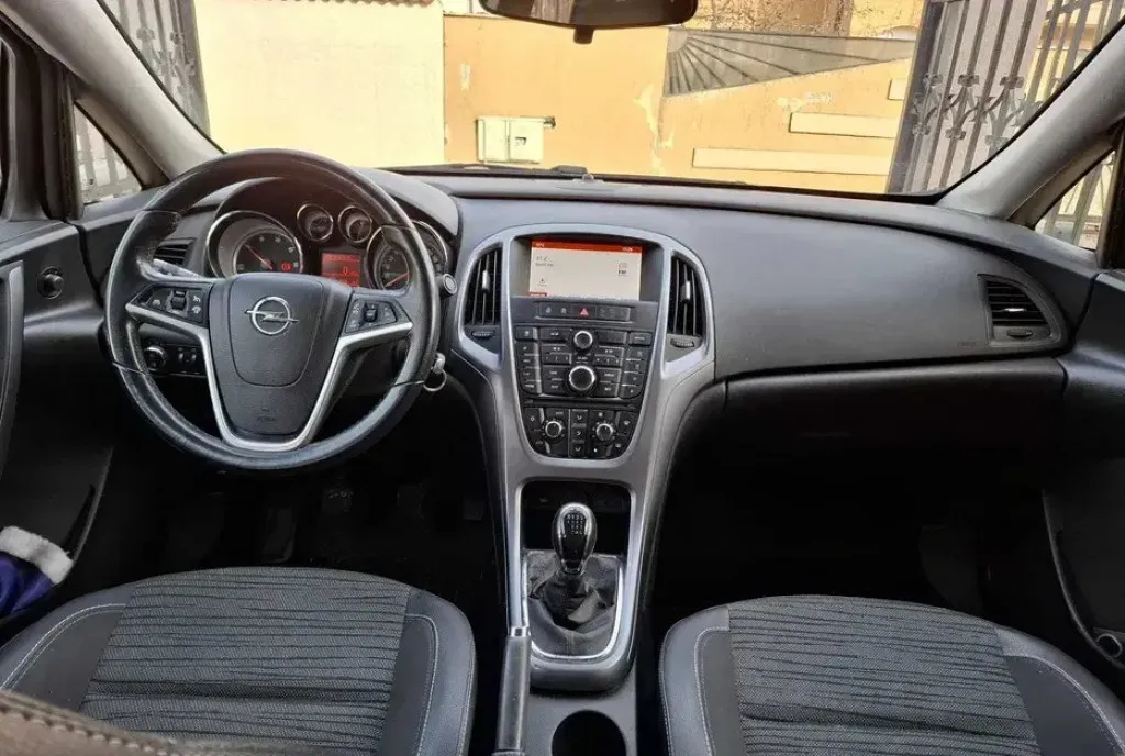 Opel Astra J 2018 7 500 eur