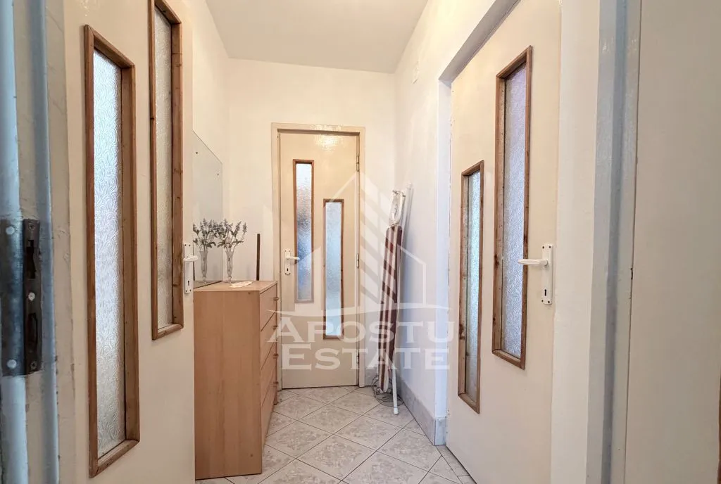 Apartament de vanzare doua camere decomandat Sagului