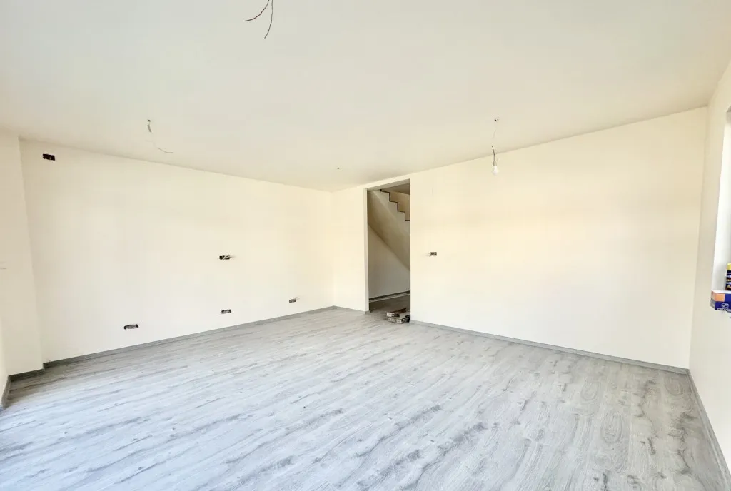 Duplex cu 4 camere si anexa de 40 mp Pozitie c