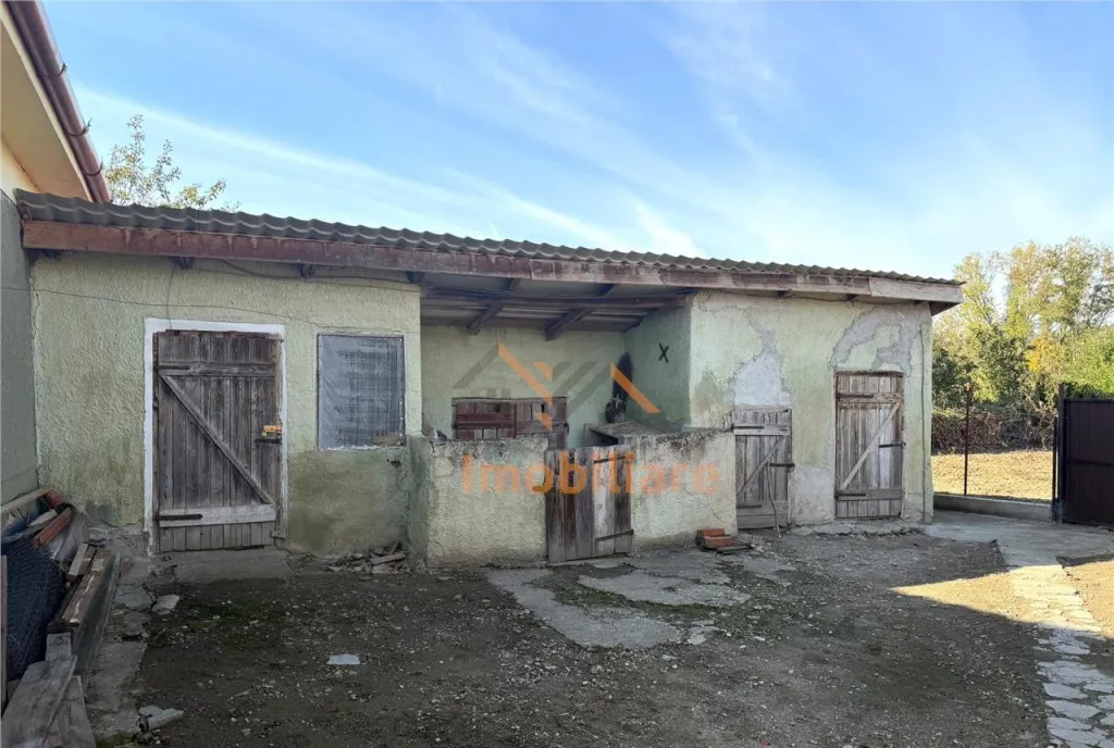 Casa cu teren 1080 mp acces auto localitatea ineu biho