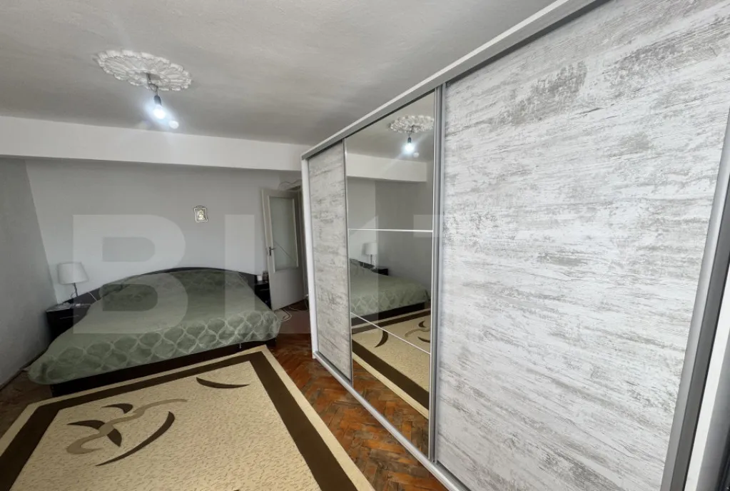 Apartament 3 camere 70 mp parter cu balcon zona Centrala
