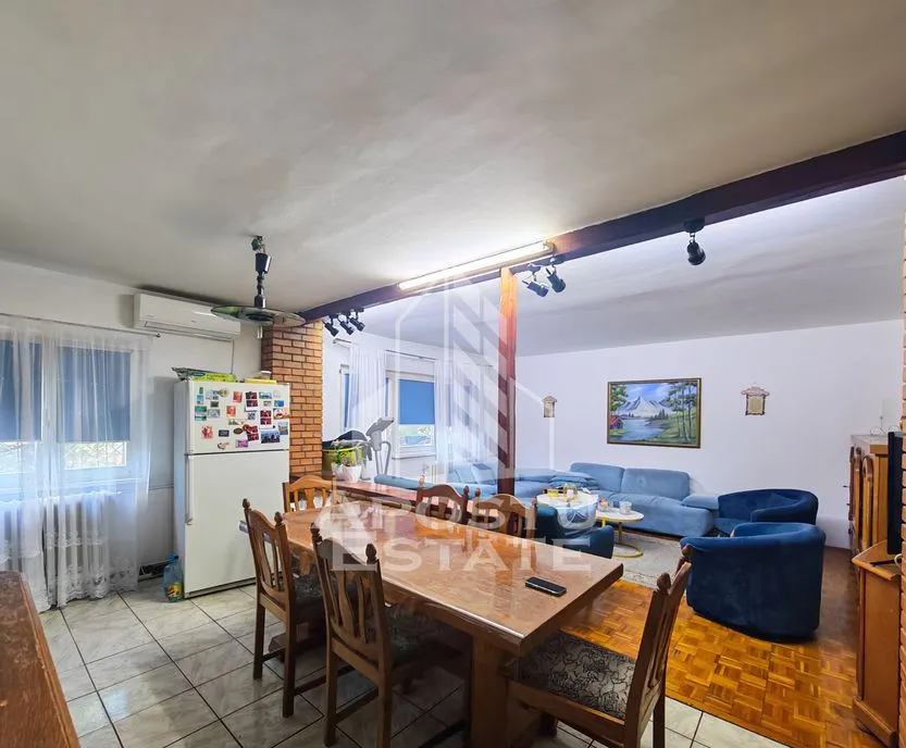 Apartament cu 4 camere 2 bai de vanzare zona Girocului