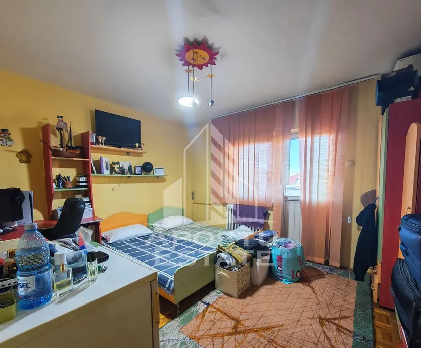Apartament cu 4 camere 2 bai de vanzare zona Girocului