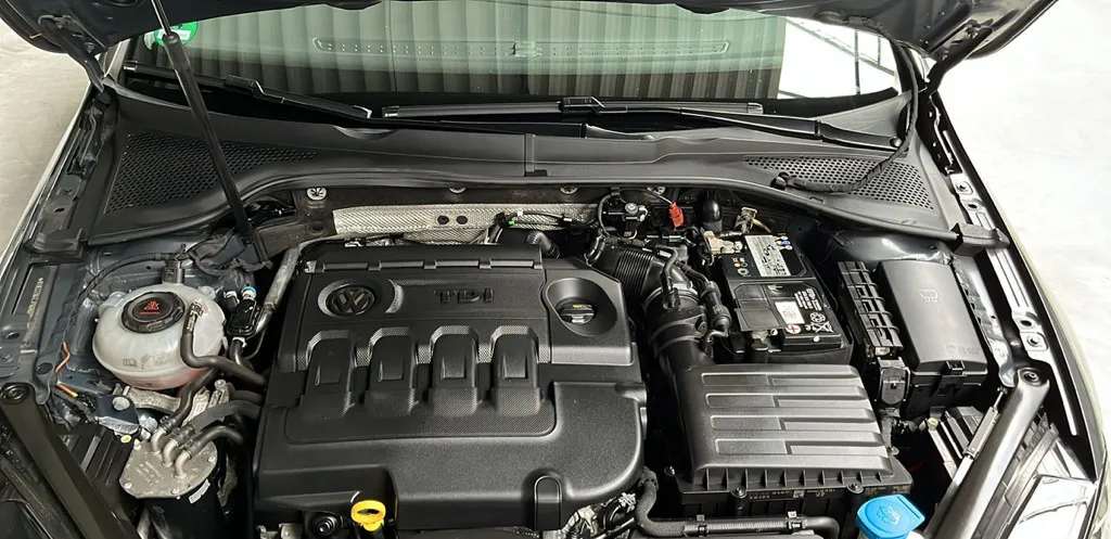 VW Golf 7 Break 2 0 Tdi DSG Led ACC 12 800 eur