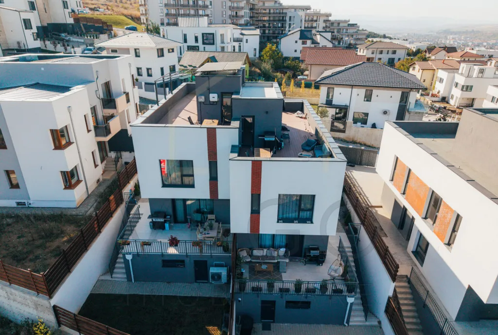 Casa cuplata cu 5 camere 195 mp utili teren 278 mp apro