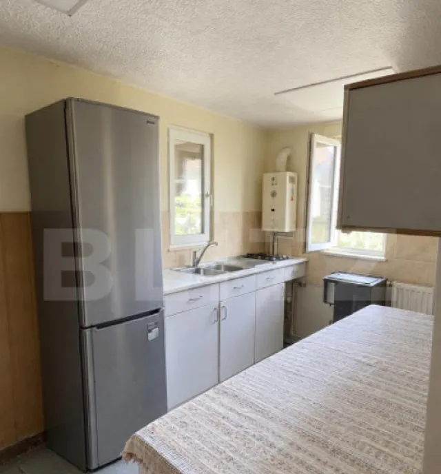 Casa 50 mp 2 200 mp teren intravilan zona Hintesti
