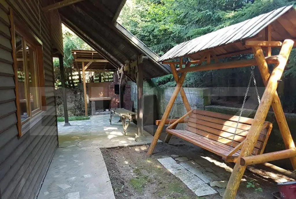 Cabana de vanzare cu 4 camere 100 mp zona Piatra Fantanel