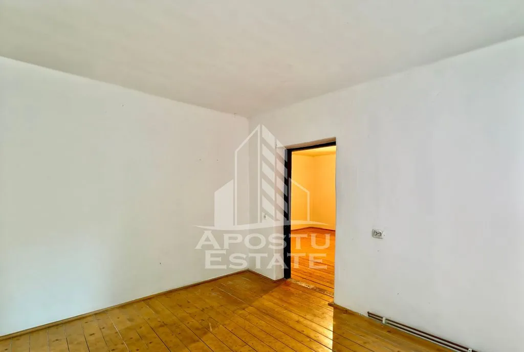 Casa de vanzare pe parter Girocului
