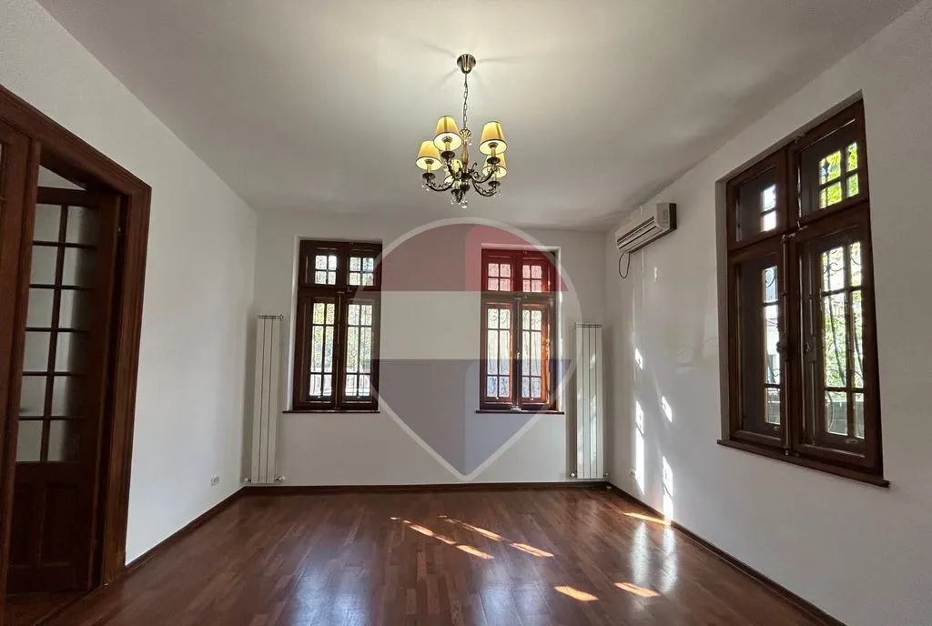 Vila Neoclasica Arh Enescu Cismigiu 4 camere