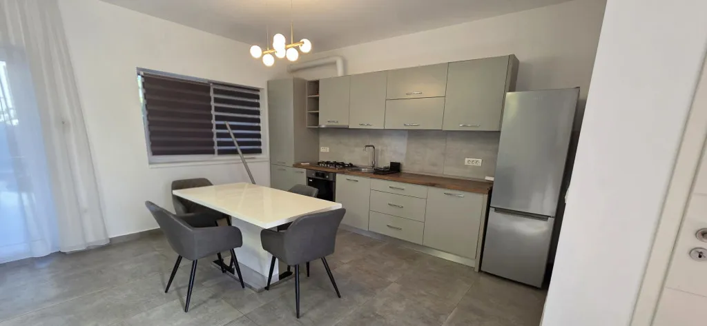 Triplex cu 3 camere 2 bai si teren 209mp Dumbravita