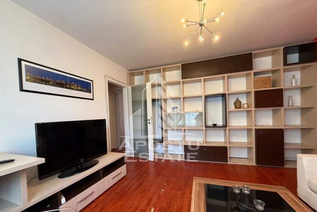 Apartament 2 camere de vanzare etaj 2 zona Piata 700 Timisoara