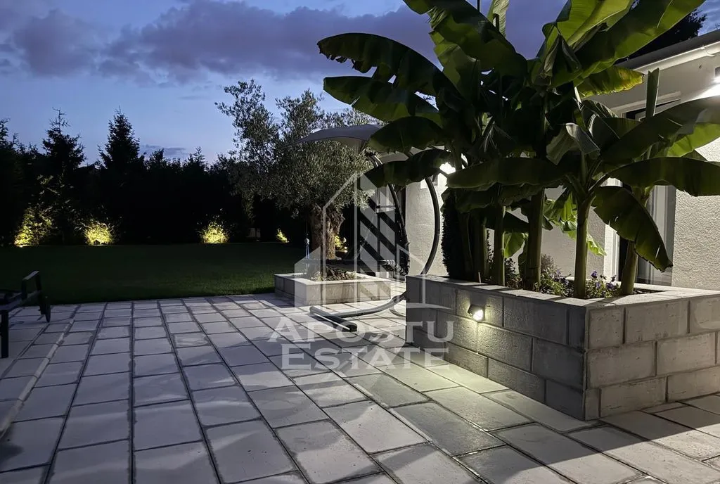 Casa de lux cu piscina de vanzare zona Lunei Timisoara