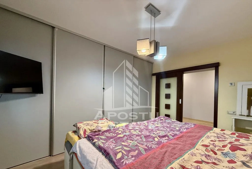 Apartament 3 camere la casa de vanzare zona Lunei Timisoara